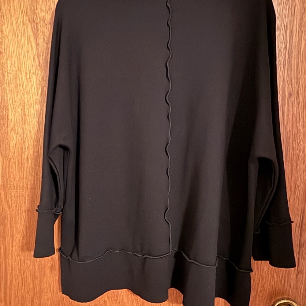 Jones New York Black Scallop-Center Long Sleeve Top